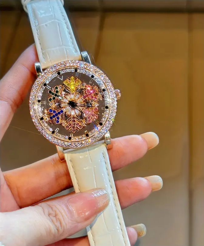 Luxurious Women’s Quartz Watch with Rhinestone Snowflake Dial